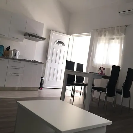 Ruzic Апартаменты Рогозница